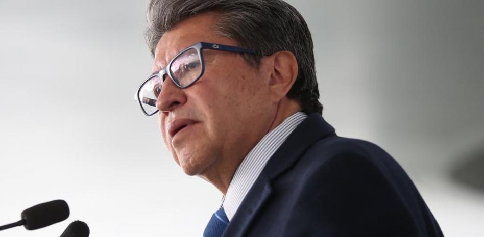 Error estratégico y político ley que aumenta sanciones por injuriar al presidente: Monreal