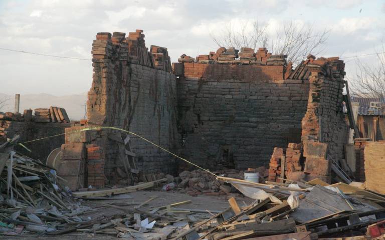 Muere menor aplastado por barda que derribó el viento en la colonia Ladrilleros