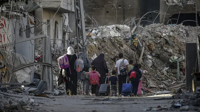 Desplazados en Gaza enfrentan brotes de enfermedades infecciosas, alerta la OMS