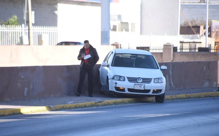 Se queda sin frenos y choca con muro de contención en el Canal y 31