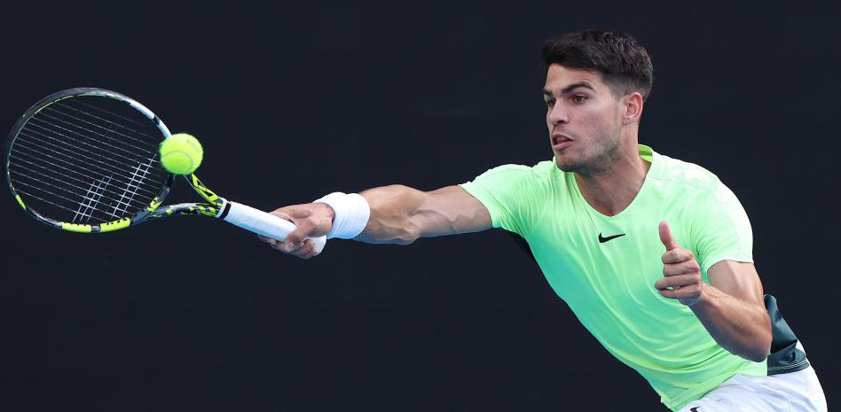 Alcaraz supera con solvencia a Ruud en la última exhibición en el Abierto de Australia