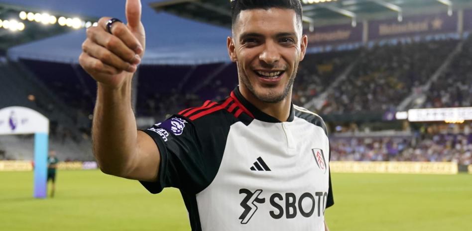 Raúl Jiménez anota su primer gol de la temporada con el Fulham