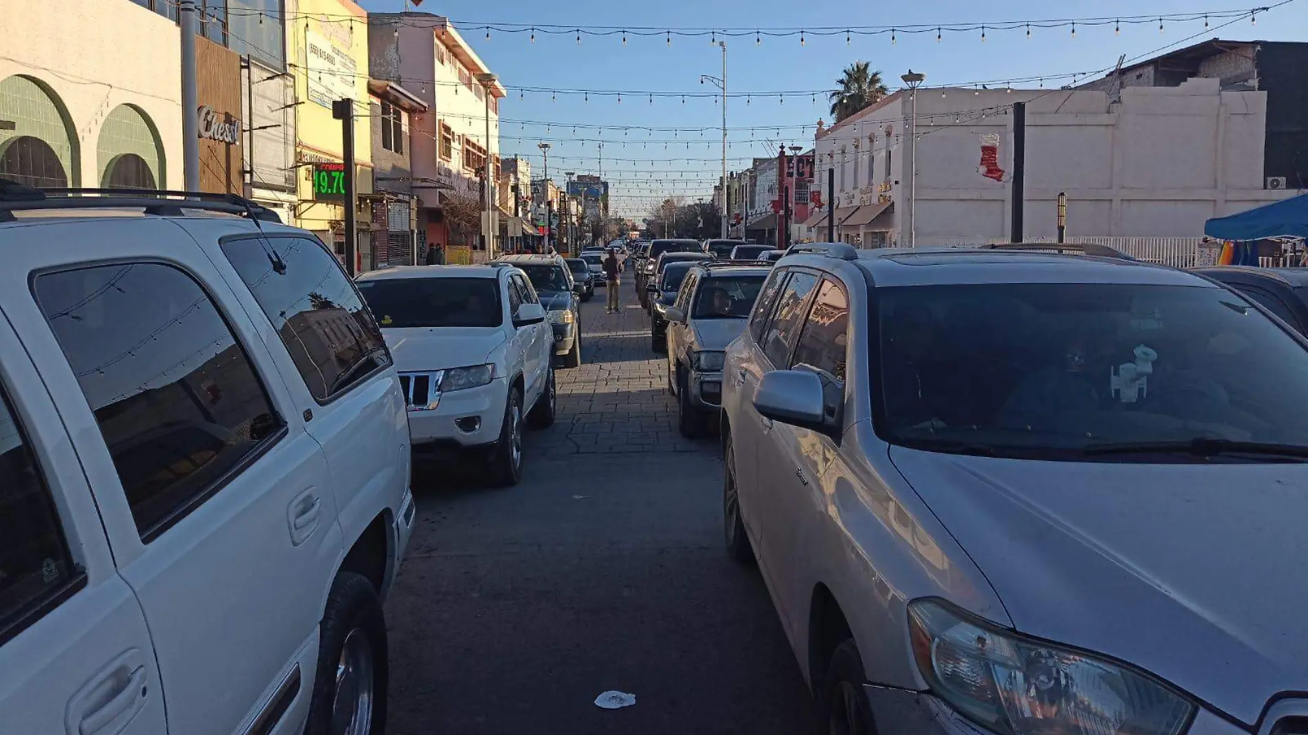 Presentan puentes internacionales filas de entre una y dos horas para poder cruzar a los Estados Unidos