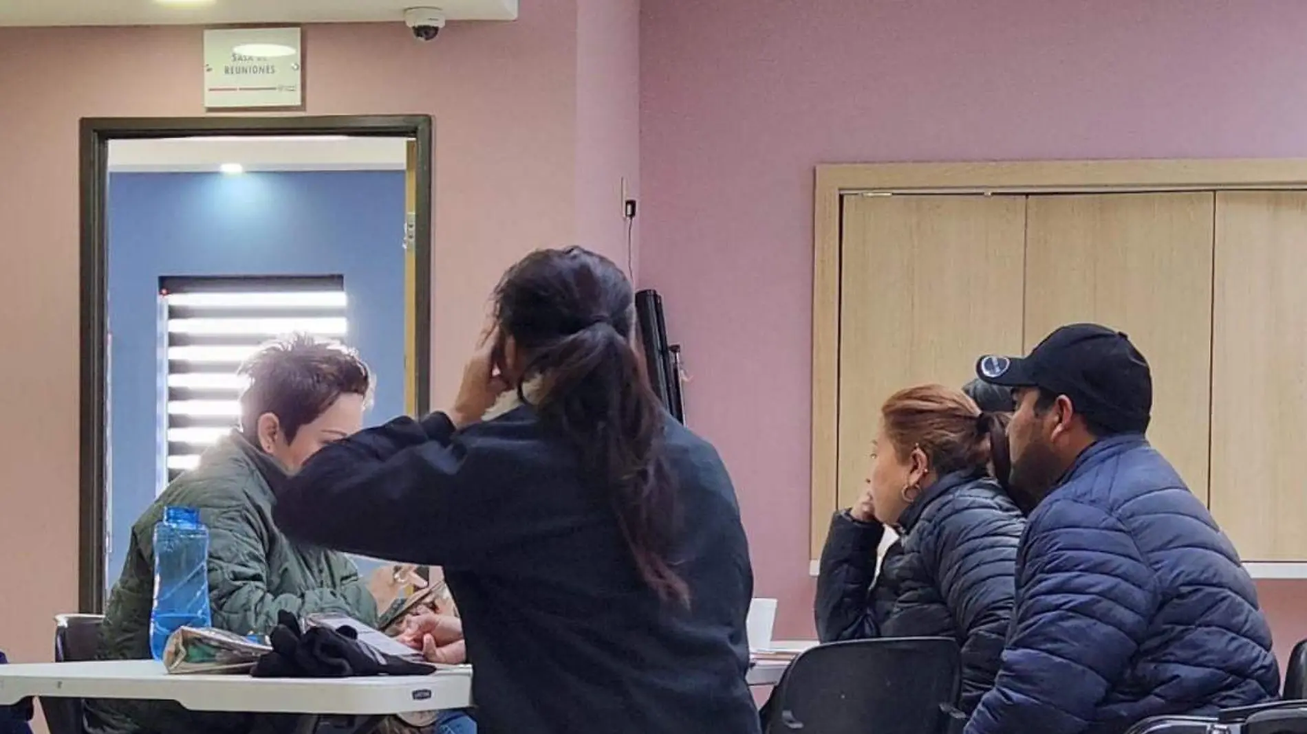 Asesora Coespo a migrantes connacionales y extranjeros para cita en CBP One