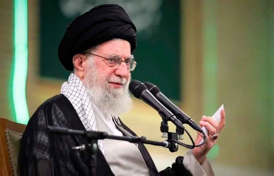 Líder Supremo de Irán dice que Israel inició una guerra