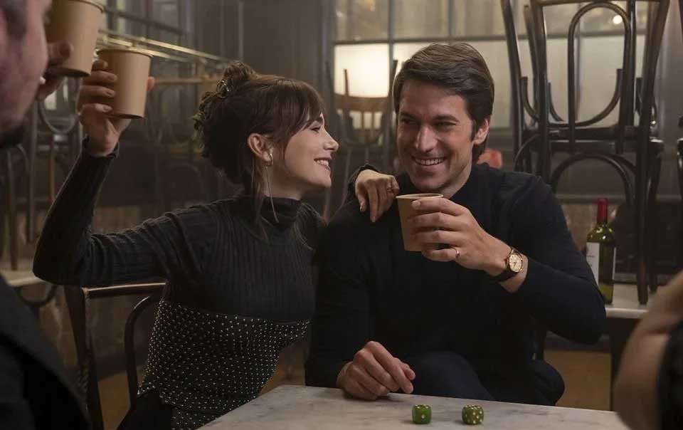 Muere asistente de ‘Emily en París’ durante rodaje en Italia